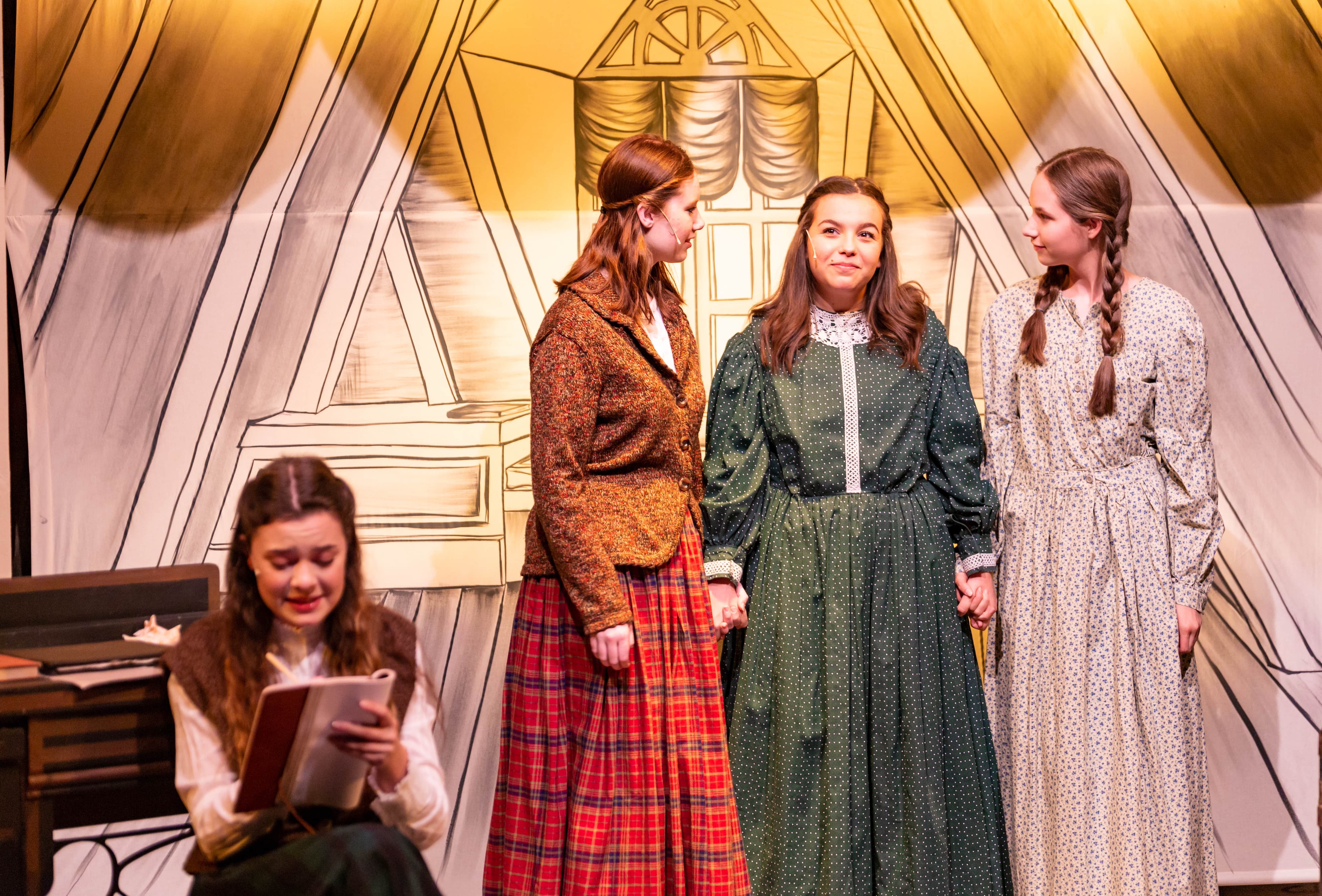 LITTLE WOMEN